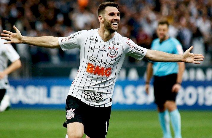 Corinthians ainda tenta acordo com Boselli para evitar punição na Fifa