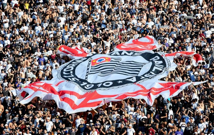 Torcedores do Corinthians avaliam protesto antes de jogo contra Atlético-MG